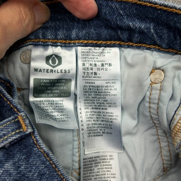 Levi's 501 Mid Thigh Shorts Women's Size 26 Big E Button Fly Distressed Denim - Picture 6 of 12